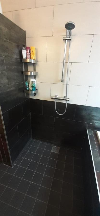 Charlotte, Not For Parties, Not A Hotel, Room With Shared Bathroom, No Kitchen Amesterdão Exterior foto