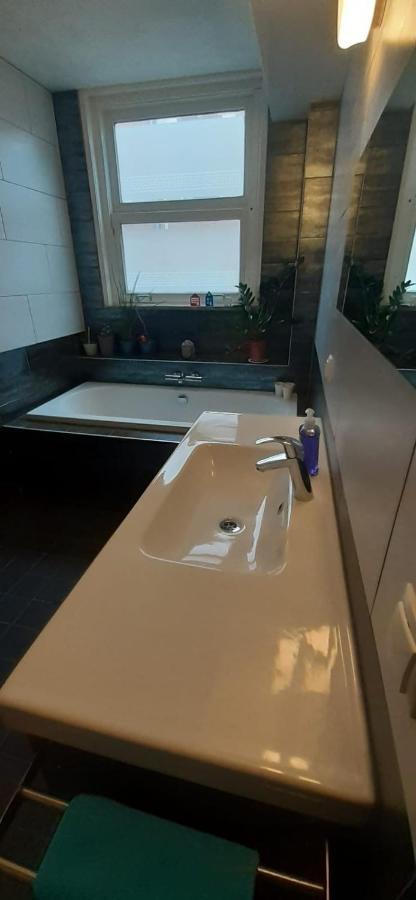 Charlotte, Not For Parties, Not A Hotel, Room With Shared Bathroom, No Kitchen Amesterdão Exterior foto